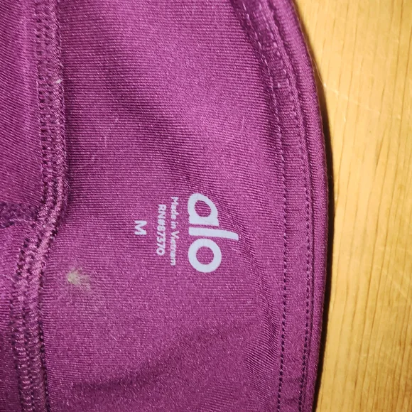 ALO Yoga Women's Pink Shorts - Picture 2 of 3